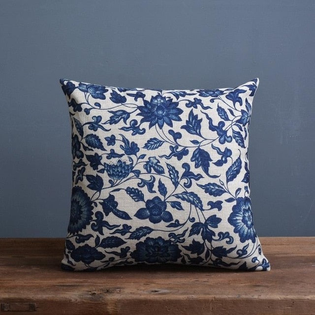 Imperial Blue – Luxurious Pillowcase with Traditional Chinese Porcelain Pattern