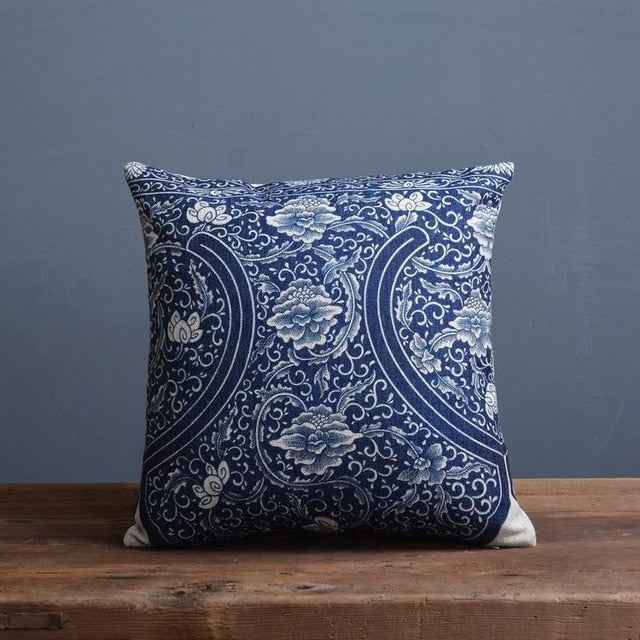 Imperial Blue – Luxurious Pillowcase with Traditional Chinese Porcelain Pattern