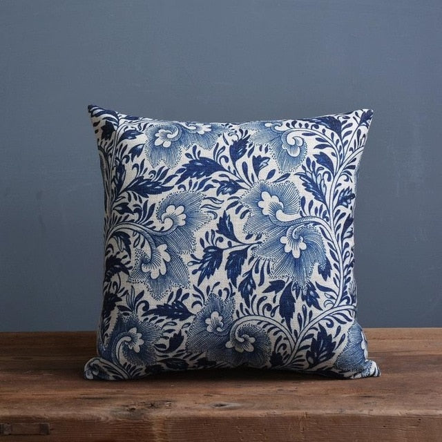 Imperial Blue – Luxurious Pillowcase with Traditional Chinese Porcelain Pattern