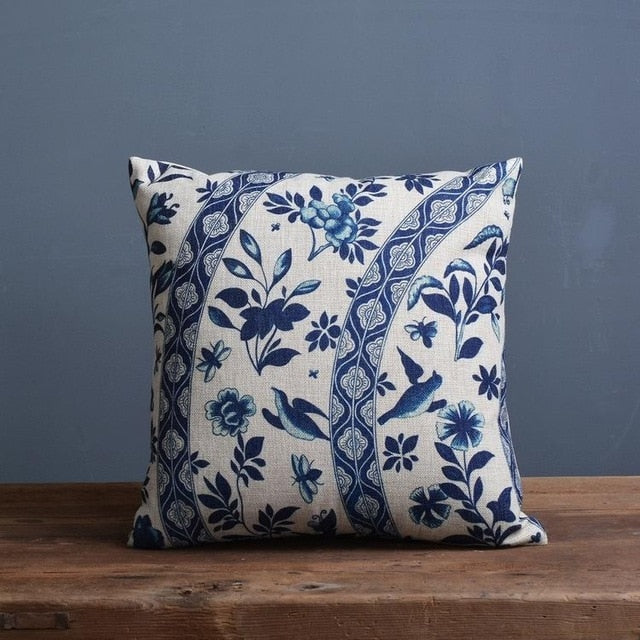 Imperial Blue – Luxurious Pillowcase with Traditional Chinese Porcelain Pattern