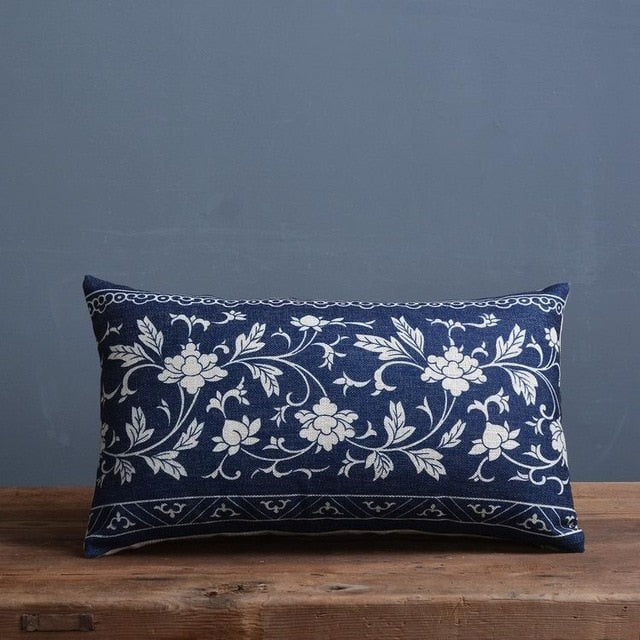 Imperial Blue – Luxurious Pillowcase with Traditional Chinese Porcelain Pattern