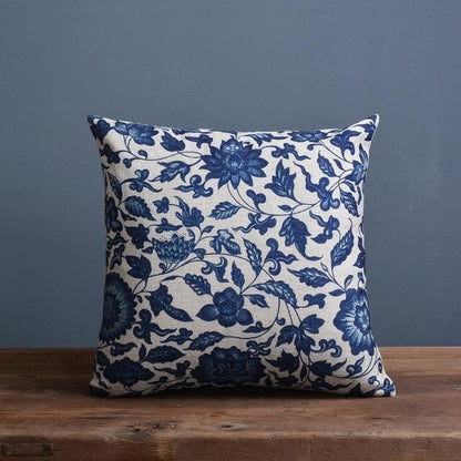 Imperial Blue – Luxurious Pillowcase with Traditional Chinese Porcelain Pattern